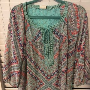 Unique, blouse. NWT. Size 1x. Fig & Flower